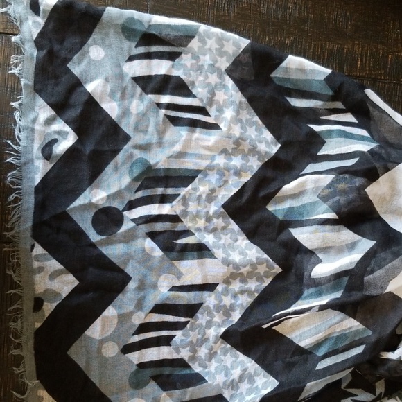 Multi pattern scarf - Picture 2 of 2